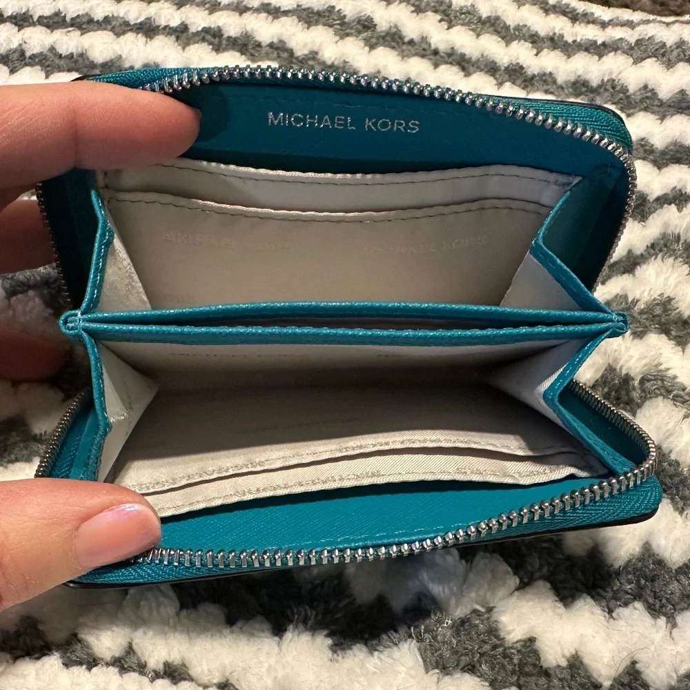 Michael Kors zip wallet - Picture 3 of 3